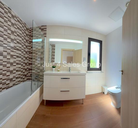 Image No.19-3 Bed Villa for sale