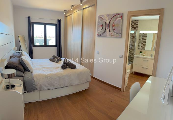 Image No.18-3 Bed Villa for sale