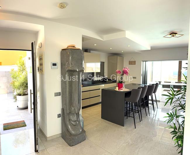 Image No.6-4 Bed Villa for sale