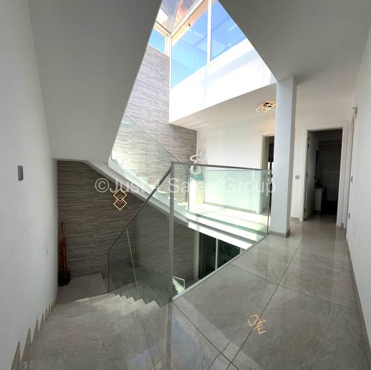 Image No.15-4 Bed Villa for sale