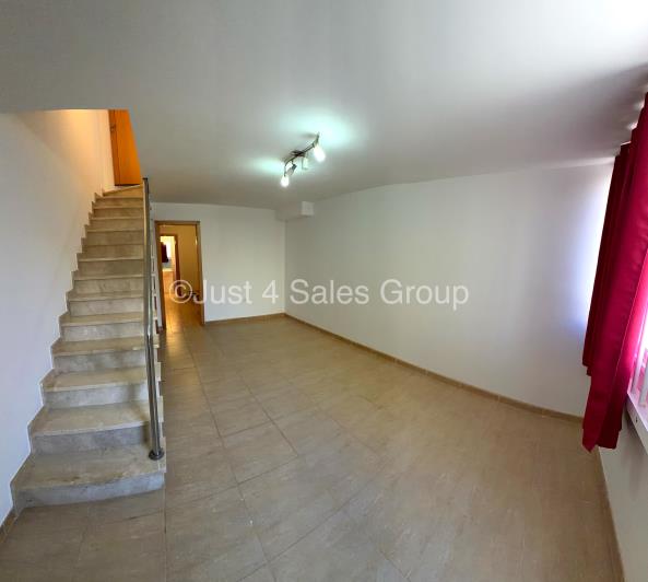 Image No.15-3 Bed Townhouse for sale