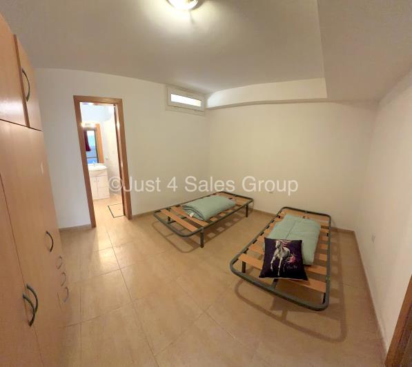 Image No.16-3 Bed Townhouse for sale