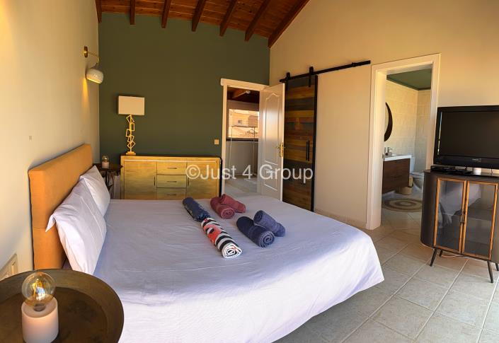 Image No.25-2 Bed Townhouse for sale