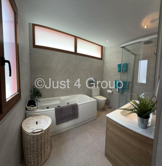 Image No.17-5 Bed Villa for sale