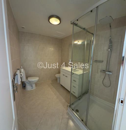 Image No.8-3 Bed Townhouse for sale