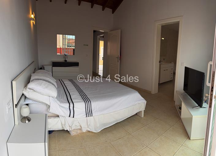 Image No.17-3 Bed Townhouse for sale