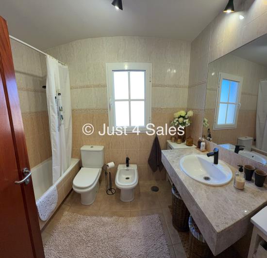 Image No.36-2 Bed Townhouse for sale