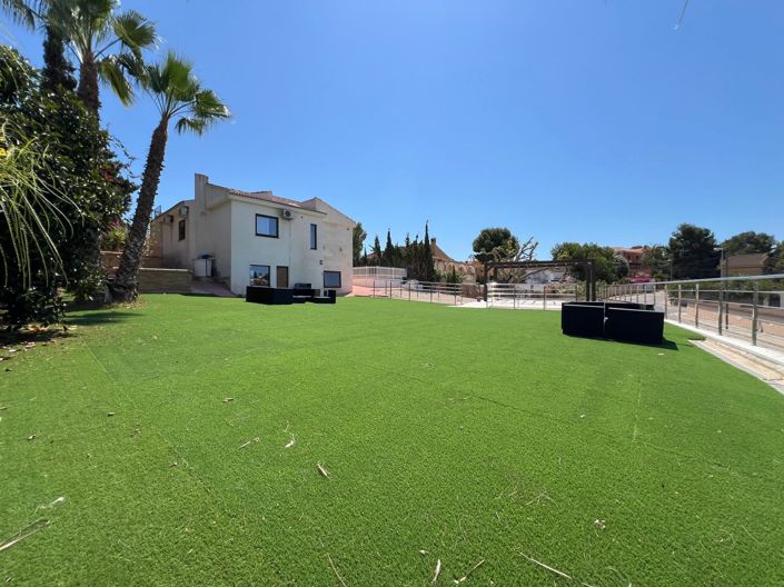 Image No.1-Villa de 5 chambres à vendre à Torrevieja