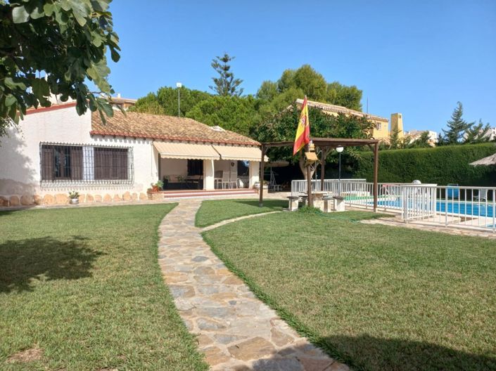Image No.1-Villa de 5 chambres à vendre à Orihuela Costa