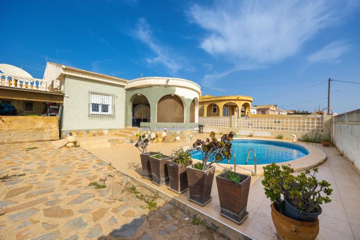 Image No.1-3 Bed Villa for sale