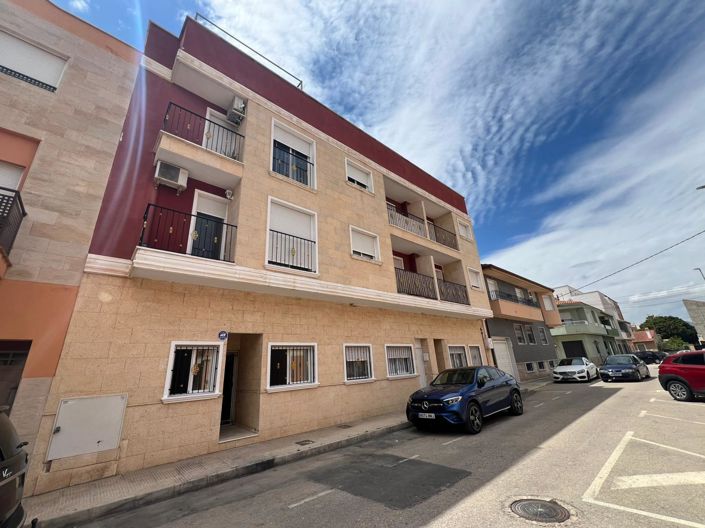 Image No.1-6 Bed Apartment for sale