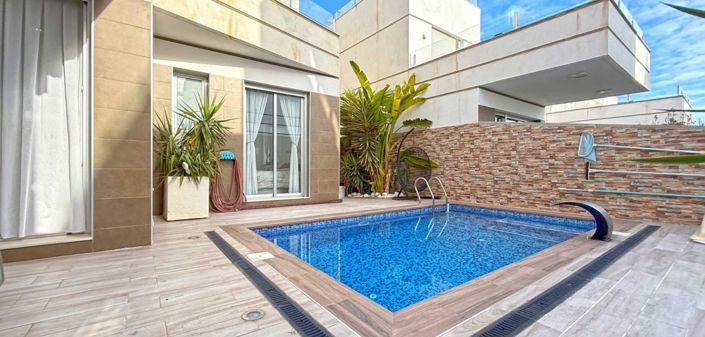Image No.1-3 Bed Villa for sale