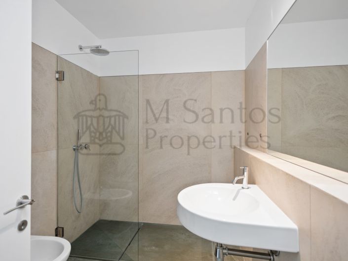 Image No.18-4 Bed House for sale