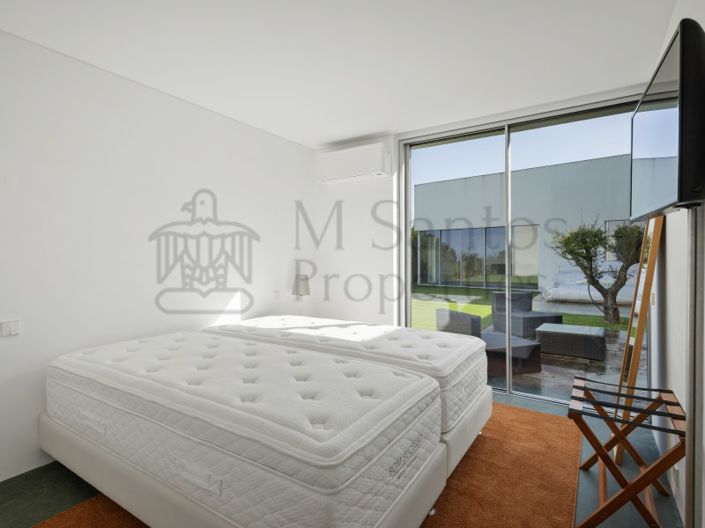 Image No.21-4 Bed House for sale