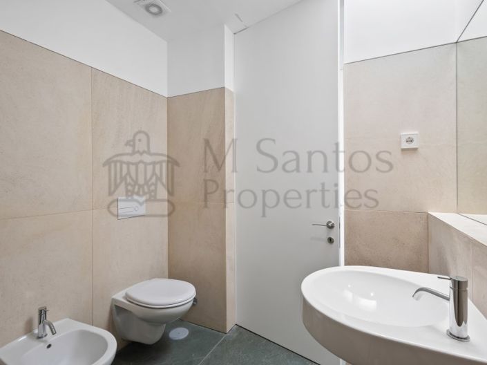 Image No.28-4 Bed House for sale