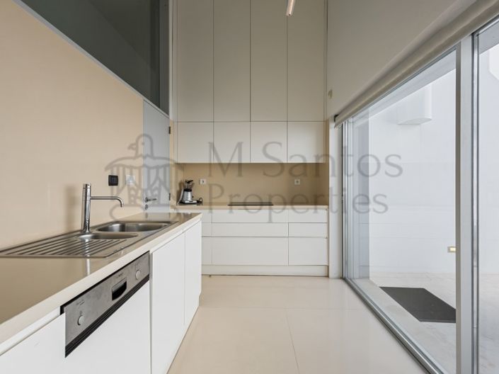 Image No.8-3 Bed House for sale