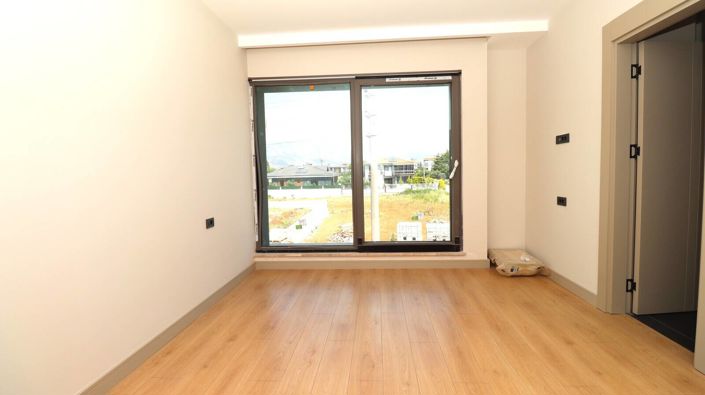 Image No.68-4 Bed Apartment for sale