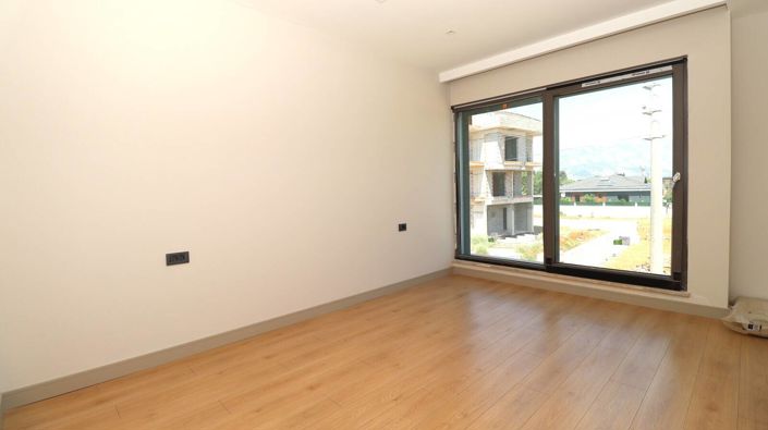 Image No.69-4 Bed Apartment for sale