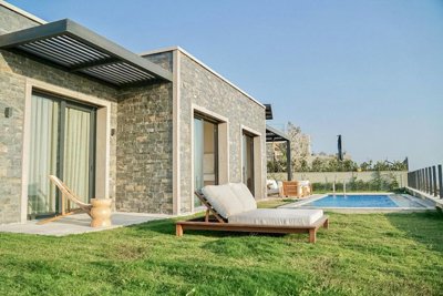 Exterior 3