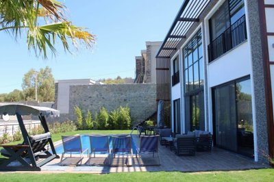 Exterior 3