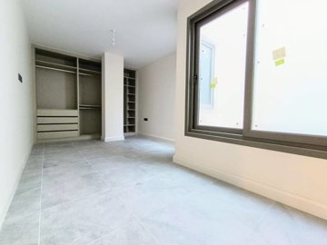 Interior 5