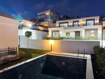 Exterior 3
