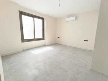 Interior 4