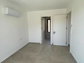 Interior 7