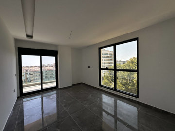 Interior 4