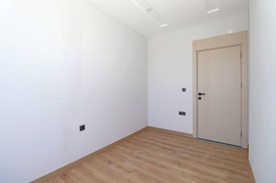 Interior 7