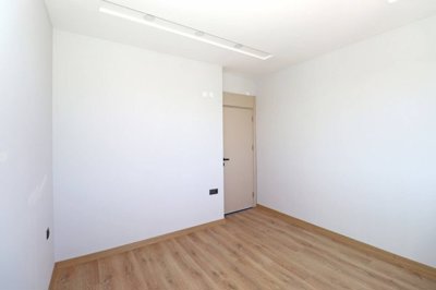 Interior 9