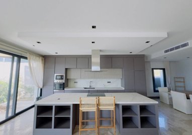 Interior 4