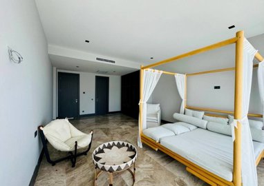 Interior 6