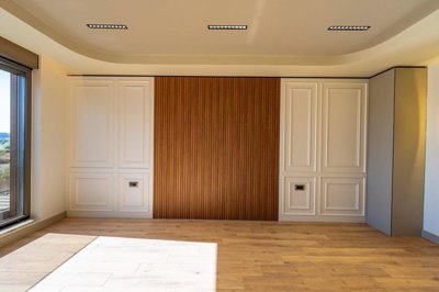 Interior 9