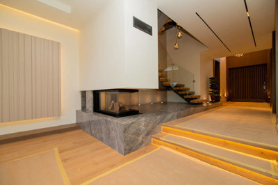Interior 5