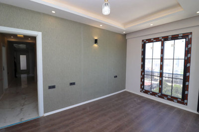 Interior 8