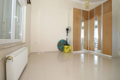 Interior 8