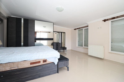 Interior 6