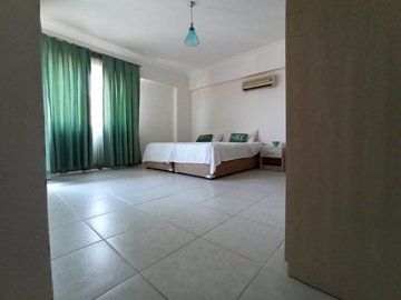 Interior 8