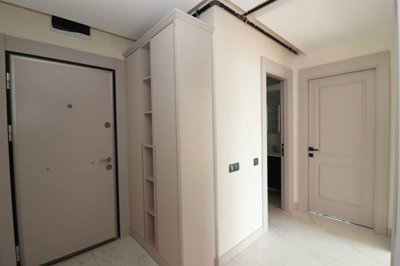 Interior 8