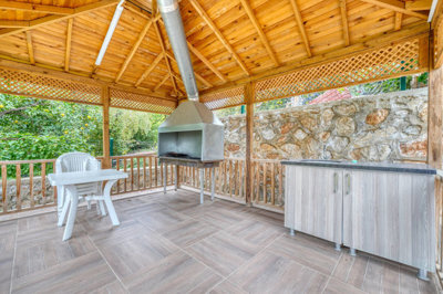 Exterior 5