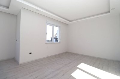 Interior 6