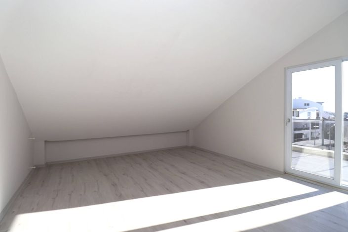 Image No.17-4 Bed Apartment for sale