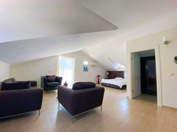 Interior 6