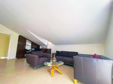 Interior 7