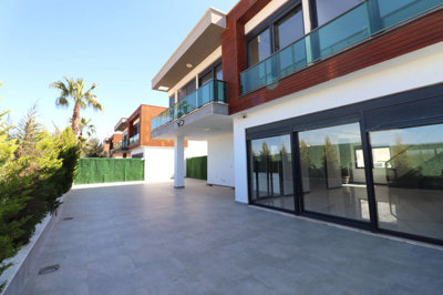 Exterior 8