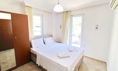 Interior 6