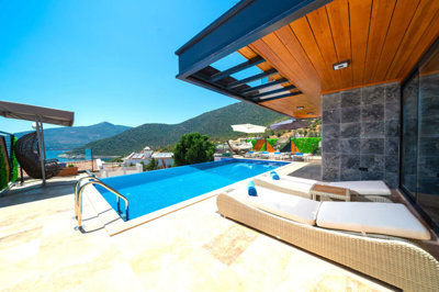 Exterior 3