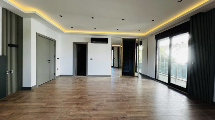 Image No.10-6 Bed House/Villa for sale
