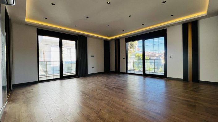 Image No.13-6 Bed House/Villa for sale